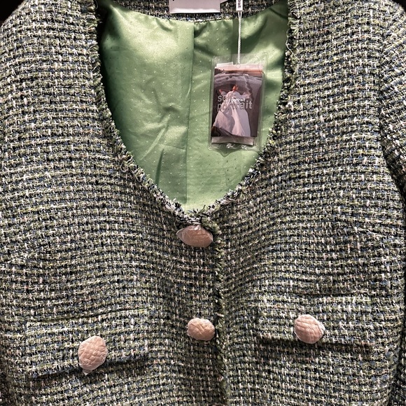Green Bouclé Cropped Jacket with matching bralette(size 10)
This cropped jacket - Picture 5 of 9
